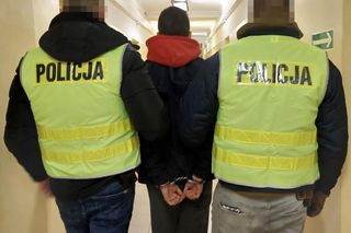 17-latek został uderzony młotkiem w głowę. Wszystko działo się nocą na przystanku