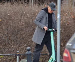 Krzysztof Ibisz z rodziną na spacerze