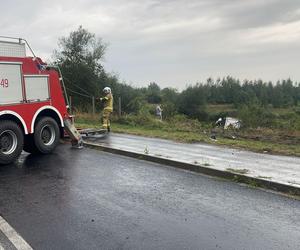 Samochód wpadł do zbiornika wodnego 