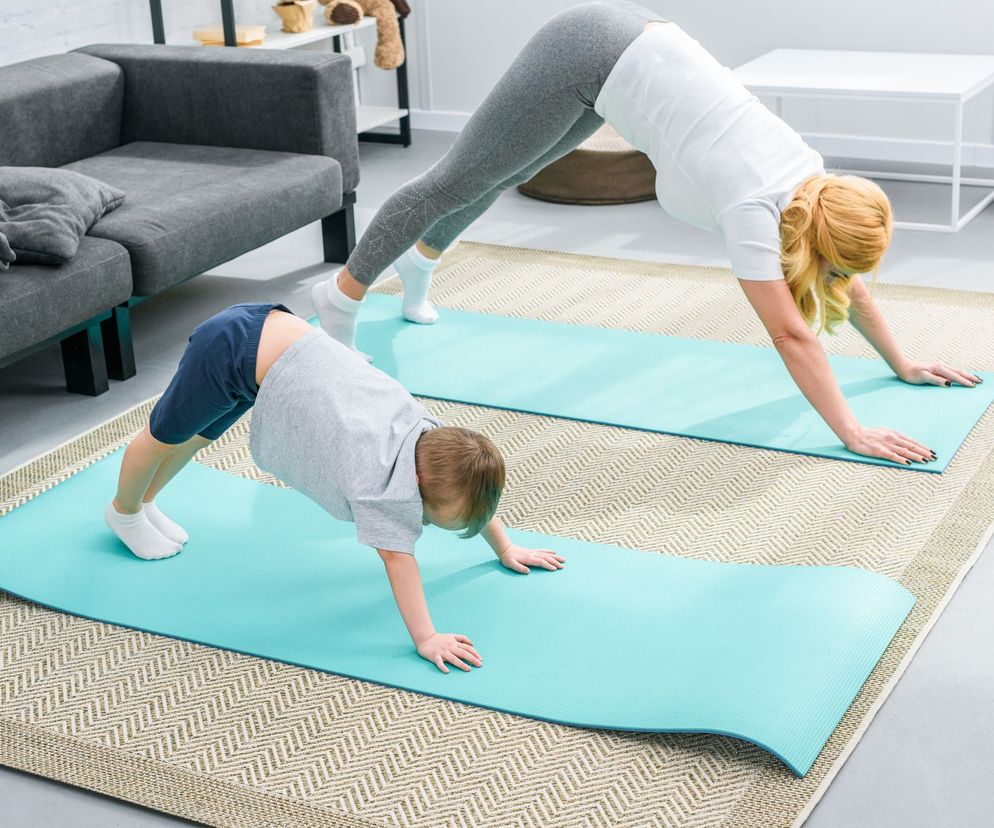 Pies z głową w dół to jedna z pozycji jogi, a wykonywany codziennie może zdziałać prawdziwe cuda dla naszej sylwetki.