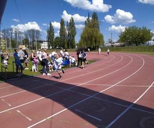 Zobacz uczestników maratonu charytatywnego zorganizowanego przez siedlecką Siedemnastkę