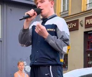 Flashmob w Paryżu - Bohemian Rapsody