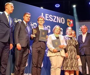 Wręczono Leszczyńskie Laury Oświaty. Zdolnym uczniom ze szkół w Lesznie