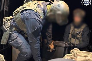 Namysłów. 32-latek zabił trzy osoby w czasie rodzinnego spotkania. Później uwięził kobietę z dziećmi [ZDJĘCIA].