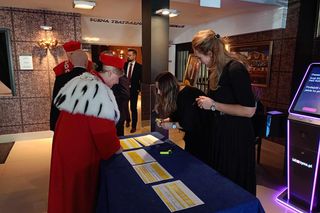 Podczas uroczystej ceremonii inauguracji nowego roku akademickiego 2024/2025 odbyła się tradycyjna immatrykulacja studentów i studentek pierwszego roku.