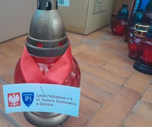 Uczniowie zamojskiej szóstki wzięli udział w akcji zbierania zniczy.  Wkrótce  znicze zostaną  ustawione one na grobach Orląt Lwowskich i na Cmentarz Łyczakowski