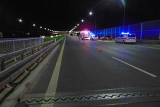 Wypadek w Krakowie: Wymieniał koło w BMW, zmiotła go ciężarówka. 20-latek zginął [ZDJĘCIA]