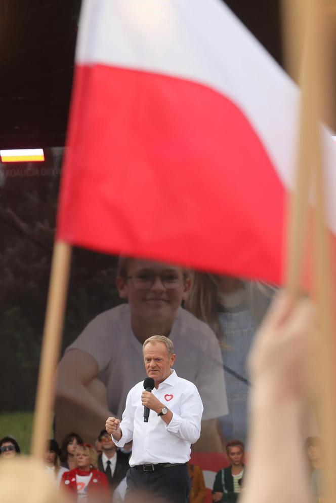 Ruszył Marsz Miliona Serc! Ogromne tłumy Polaków na ulicach Warszawy [ZDJĘCIA]