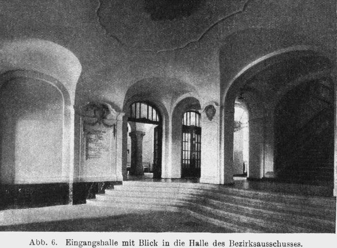 To jeden z najpiękniejszych budynków w Olsztynie. Dawniej pomieszczenia zajmowało m.in. Gestapo