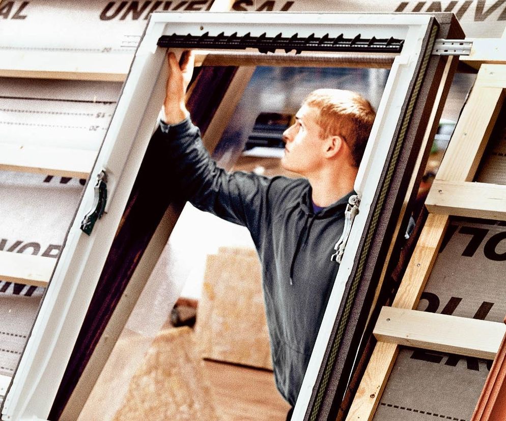 Mocowanie nowego okna połaciowego