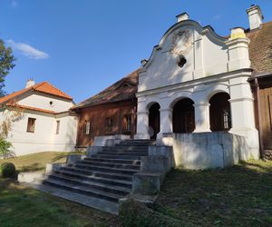 Samorząd Województwa Mazowieckiego kupił zabytkowy dwór w Paplinie wraz z otaczającym go terenem