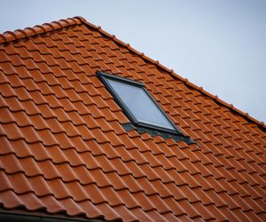 Prawidłowa wymiana strych okien dachowych. Najważniejsze informacje