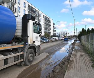  Ciężarówki nie dają żyć mieszkańcom osiedla na Białołęce. To jest makabra 