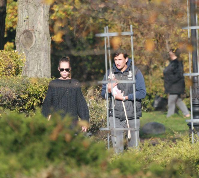 Mąż Przybylskiej harcuje na plaży