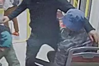 Wyrzucili niepełnosprawnego z tramwaju. Policja już ich ma 