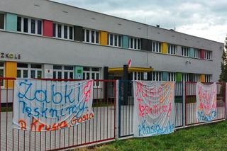 Wychowawcy tęsknią za przedszkolakami. Wzruszające transparenty w Zabrzu-Zaborzu [ZDJĘCIA]