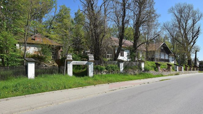 To miejsce w Małopolsce przyciąga turystów jesienią. Jego ozdobą jest unikatowy drewniany dwór
