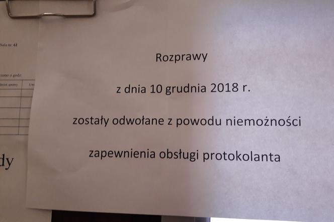 Zdjęcie informacji o odwołaniu spraw sądowych