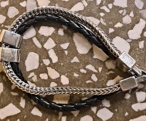 Zwłoki mężczyzny znalezione w centrum Torunia. Rozpoznajesz te przedmioty? Powiadom policję!