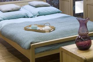 Urok prostoty: aranżacja sypialni w naturalnych kolorach