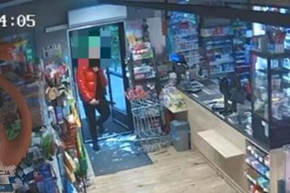 Wpadł do sklepu z maczetą w ręce. Ludzie w panice schowali się na zapleczu