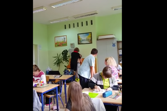 Nauczycielka ze szkoły w Kątach Wrocławskich ZNĘCA SIĘ nad uczniem