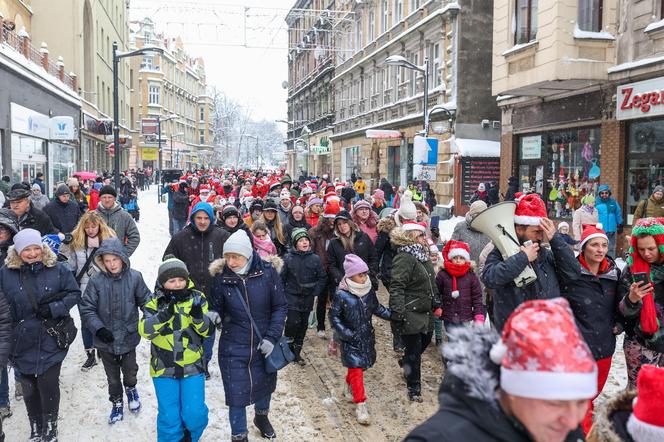 Parada w Mikołajów w Chorzowie na koniec Mikołajowego Festiwalu Czekolady z... owadami