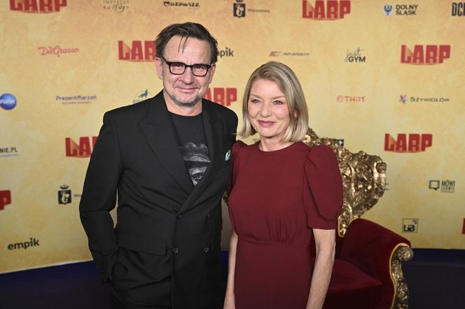 Premiera "LARP. Miłość, trolle i inne questy": Pawł Deląg z partnerką