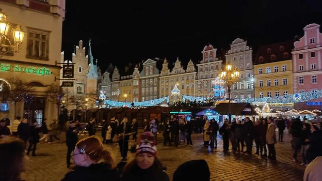 Tłumy na otwarciu Jarmarku Bożonarodzeniowego 2023 we Wrocławiu. Zobacz zdjęcia!