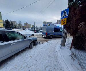 Kraksa na rondzie przy SP nr 11 w Starachowicach