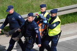 Ostatnie Pokolenie znowu zablokowało trasę S8!