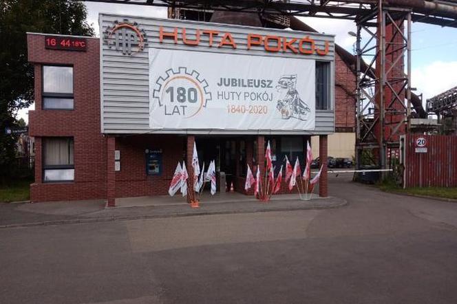 Ruda Śląska: Protest w Hucie Pokój. Pracownicy oflagowali zakład. Domagają się planu naprawczego [WIDEO]
