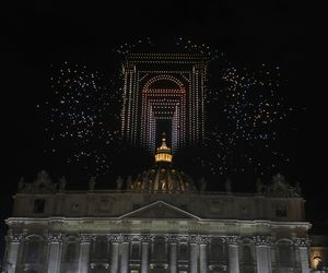 Tysiące dronów nad Bazyliką św. Piotra! Zobacz, co stało się w Watykanie
