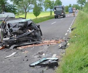 Potworny wypadek pod Piszem! Volkswagen i volvo roztrzaskane. Na miejscu śmigłowiec [ZDJĘCIA]. 