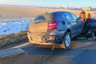 Wypadek na DK12 koło Leszna. Kierowca zasnął za kółkiem