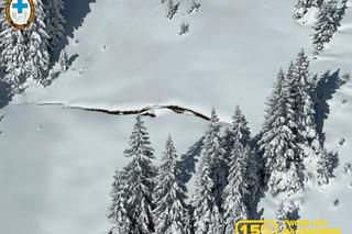 W Tatrach zeszły ogromne lawiny. Zdjęcia TOPR robią wrażenie! [GALERIA]