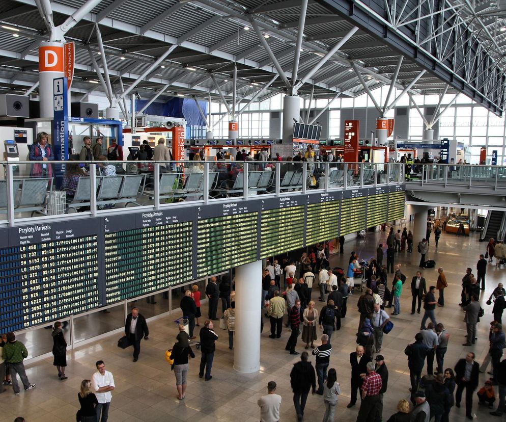 Lotnisko Chopina zamknięte? Koniec lotów, decyzja ma być w tych dokumentach!