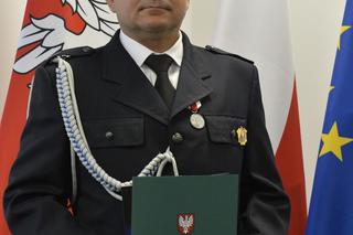 Marszałek nagrodził strażaków ochotników. Obaj uratowali ludzkie życie. „To są bohaterowie!”