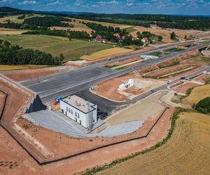 Odcinek Bolków – Kamienna Góra liczy w sumie nieco ponad 16 kilometrów długości. W dłuższym tunelu będzie odcinkowy pomiar prędkości