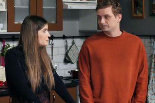 Barwy szczęścia odc. 3180. Agata (Natalia Zambrzycka), Hubert (Marek Molak)