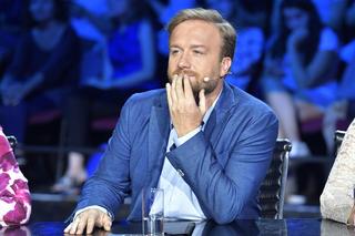 Polacy pokochali go za rolę księdza w Ranczo. Bartek Kasprzykowski przeszedł nie lada metamorfozę!