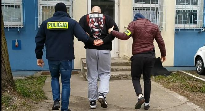 Nalot policjantów z Torunia na mieszkanie na Bydgoskim Przedmieściu