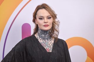 Monika Miller przyszła na premierę i się zaczęło. Tylko spójrzcie na jej nogi!