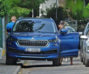 Anna Mucha nawadnia psa