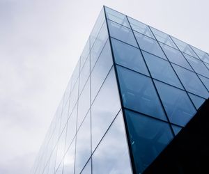 Quantum Glass, czyli szyby produkujące prąd. Polska firma uruchomiła ich produkcję