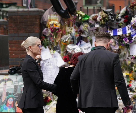 Tysiące fanów żegnają Ozzyego Osbourne'a. Tłumy pojawiły się na ulicach Birmingham