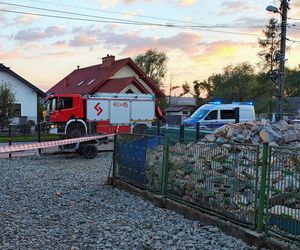 Jadowniki. Śmiertelny wypadek w czasie prac remontowo-rozbiórkowych. Komin osunął się na 26-latka