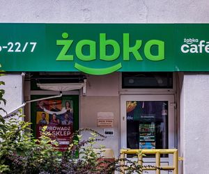 Sklepy Żabka 1 listopada 2025. Godziny otwarcia we Wszystkich Świętych 