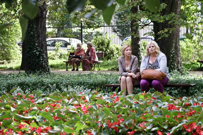 2XL. Agata Dec (Elżbieta Romanowska), Bożena (Ewa Kaim)