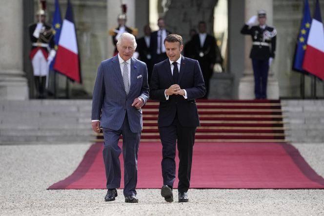 Emmanuel Macron zachwycony królową Camillą! Nie powstrzymał się od całusów